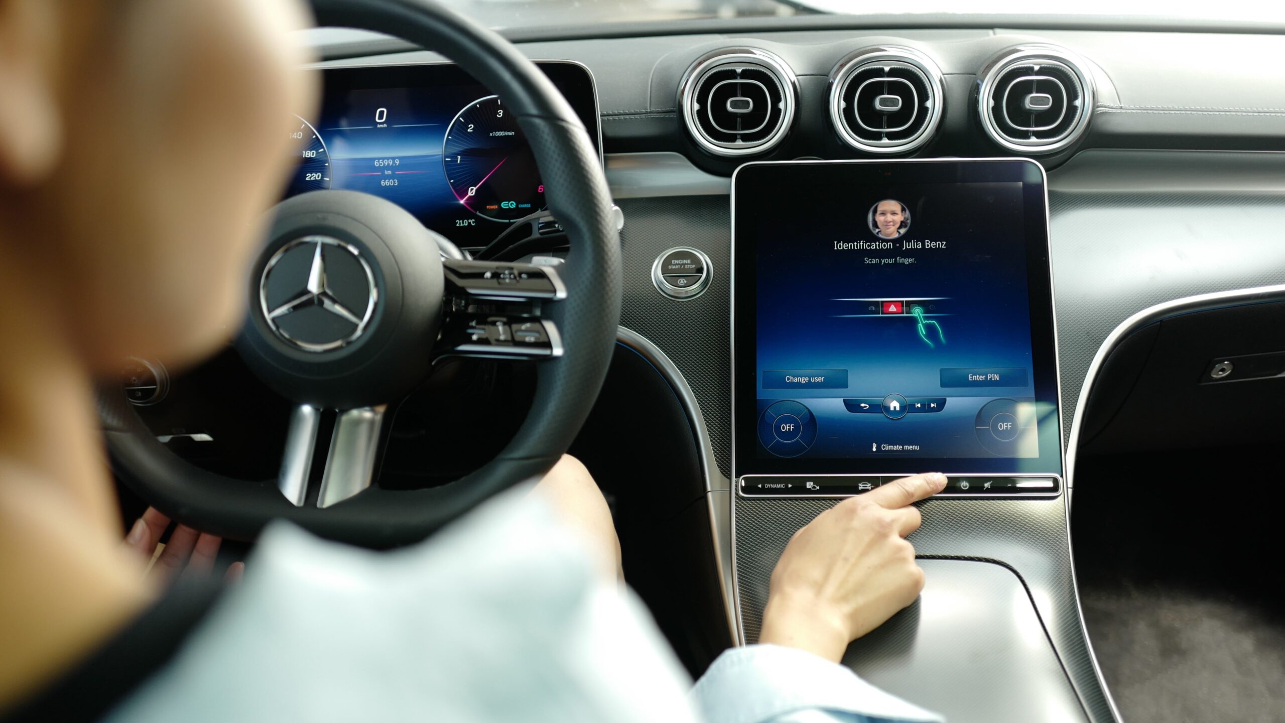 Mercedes-Benz, Mastercard collaborate to roll out embedded in-car payments at pump